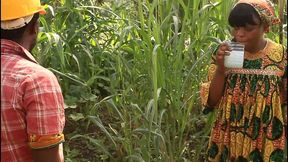 baise avec grand mere du village gros cul et cueilleur de vin de palme grosse bite