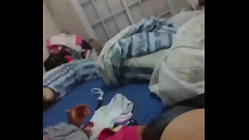 culo en tanga en la cama