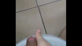 Soy invalido y me hago mi primera paja