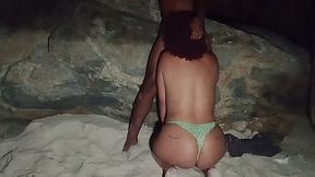 sexo publico arriscado na praia quase pego pela policia
