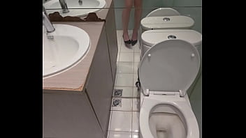 Legs for days in the mirror️