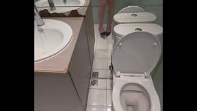 Legs for days in the mirror️