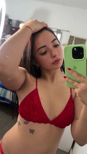 Teen onlyfan shows off her tits