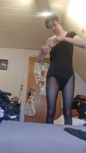 Femboy ballerina is looking for someone to train