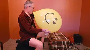 76) Smiley Balloon Pt 2 Plus 2 Small Pops - Balloonbanger