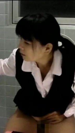 Stuck up Older Woman - Toilet Masturbation - Ep2