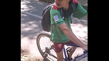 CICLISTA VERGON ME ENSE&Ntilde_A SU VERGA