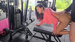 Fodi a morena gostosa da academia e ainda gozei dentro!