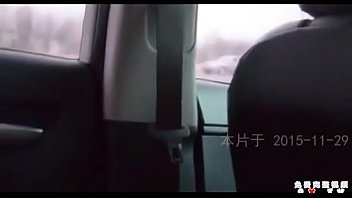 路边车内的少妇