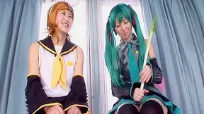 Kagamine Rin Hatsune Miku Collab - Vocaloid Girls Singing Passionately Together