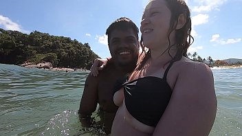 Dando uma na praia lotada - Roberto Alecxander - Melissa Alecxander