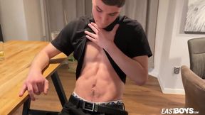 Justin Skye’s big cock jerks until cum blinds his eye raw