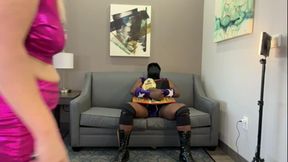 NIKKI JEY DOES COSPLAY