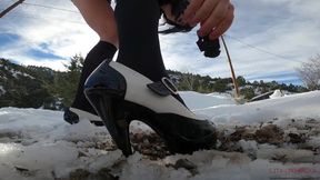 Giantess Crushes Cars in the Snow