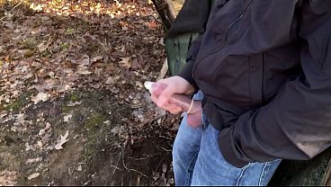 Hab im Wald ins Kondom gewichst