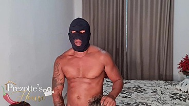 Travesti do pau grande Sabrina Prezotte foi convidada para um ano de casamento de um casal e acabou fazendo o marido da Leticia Rios de Cuckold no Rio de Janeiro.