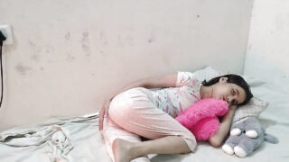 Sex dur masturbare cu degetele &#8211; video hardcore cu o adolescentă indiană cu sfârcuri mari și vulvă strâmtă, futută în anus