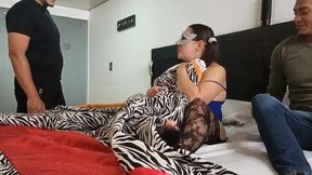 esposa puta infiel folla con su suegro y un amigo de el le encantan los trios y la verga a esta latina