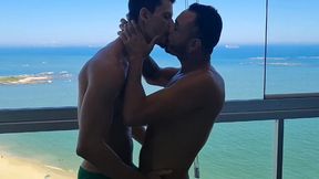 viajei com meu amigo renbri carioca , para a casa de praia em vila velha espirito santo e transamos gostoso de frente para o mar sexo bareback, na pele, no pelo