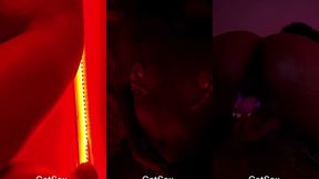 une video sexy pour mes gros cochons ! je porte des caches tetons et des ...