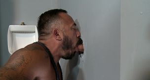 Fit ma nand a bear are fucking with power in the toilets