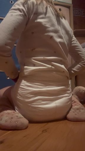 Princess gets her diaper messily wet and messy