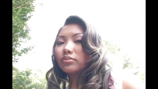 Asiatisk skønhed Lana Croft tager massiv BBC dybt i sin stramme røv