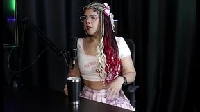 Poucas trans entraram em contato e as produtoras n&atilde_o d&atilde_o visibilidade, existe preconceito com gordos e sobre sua fam&iacute_lia... - Sofie Lollipop (Transsexual) (SHEER/RED)