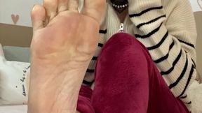Masturbati con i miei piedi puzzolenti