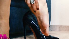 Custom_Hurting my left heel in classic black Louboutins