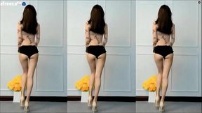 G&aacute_i H&agrave_n Quốc nhảy lọt khe