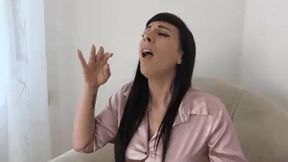 stuffy and free nose for Daphne ( SNEEZING ) ( WMV - MOBILE VERSION )