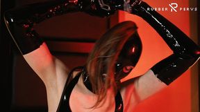 gagged latexslut riding the magic wand