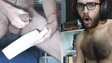 Miren los ojos! Gay Argentino masturbandose y eyaculando gran carga, amateur peludo.