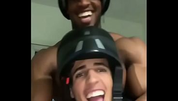 TUCUNARE DA XRC VS NEGAO DA PIROCA GROSSA