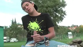 Steamy Outdoor Relief: Conors Risky Park Handjob Adventure – 18+