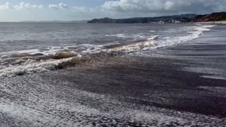 Girl desperately pisses her leggings at the beach - first public wetting! 💦