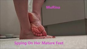 Spying on Her Mature Feet mobile vers