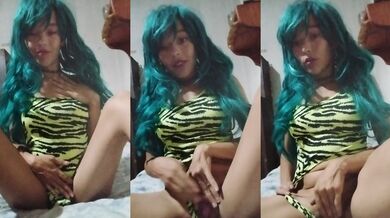 Me toco sola y me mojo entera