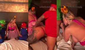 Urach Dando Pra Duas Pessoas Pequenas(4K) - Milf