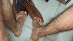 Masculine soles. Contemplating this lumberjack soles and unshaved gams. Slurp it or aroma it?