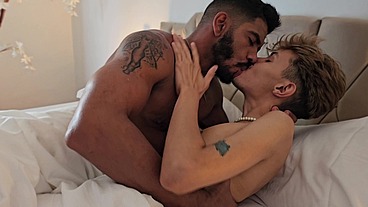 NA CAMA COM O MORENO SAFADO