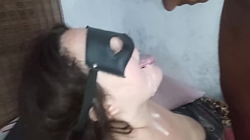 Safado me pegou t&atilde_o forte e gostoso que eu quis provar seu leite