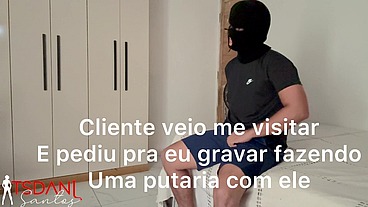 Cliente gostoso quis putaria comigo depois que eu sai do banho da minha casa.