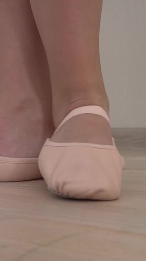 Flexi Ballerina Teen Gets Horny While Stretching