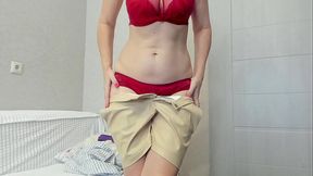 Horny MILF pee in a glass