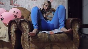Erika suddenly piss in her jeans