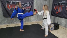 KARATEKA - FEET FIGHT - VOL #178 - LIVIA vs MIMI - NEW VIDEO - CLIP 01