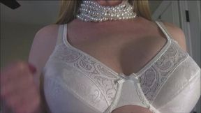 BRA SQUEEZING JOI mp4