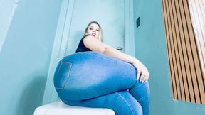 ROTTEN FARTS IN MY TIGHT JEANS WITH MY MONSTER ASS - BY ROSALIA PEACH - CLIP FULL